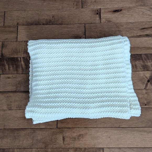 Esprit Cream Cable Knit Chunky Circle Scarf - Picture 5 of 6